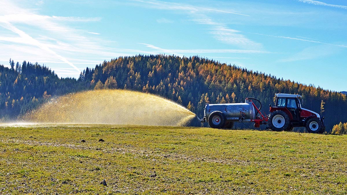 Traktor auf Feld